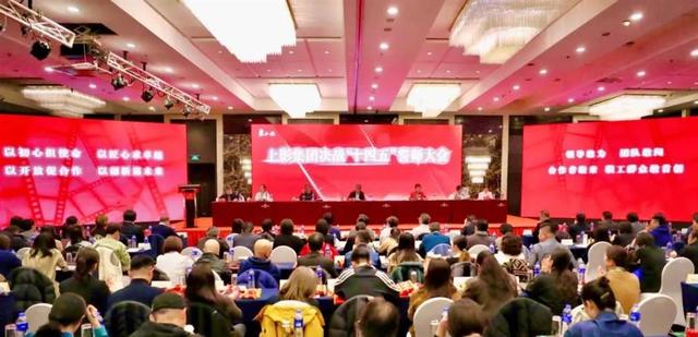 佟瑞欣获上影集团“优秀干部”表彰，他是演员剧团团长，妻子夏菁