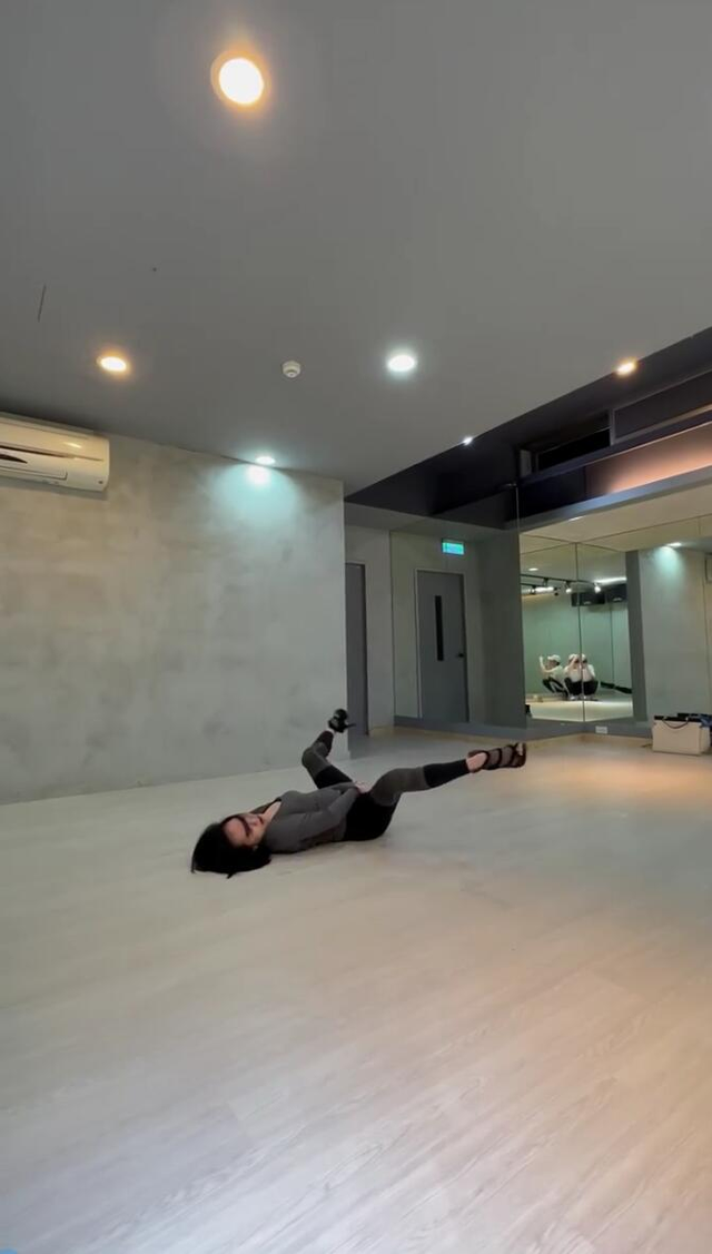 小S跳舞动作露骨,与绯闻舞蹈老师缠绵,摸男方屁股和裆部引热议