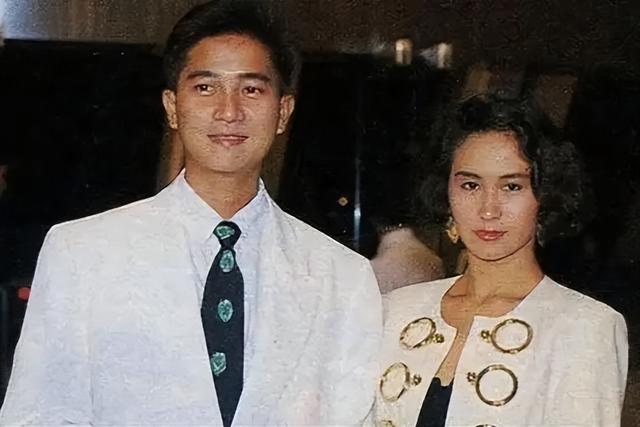 “木头美人”李嘉欣的复杂情史：出走半生，归来仍嫁富豪