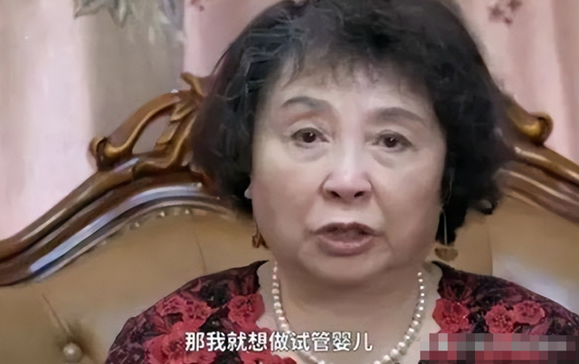 60岁的盛海琳生下双胞胎女儿,12年后一家过得很幸福