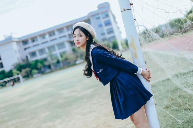 天使的容颜魔鬼的身材,清纯女孩校园制服尽显诱惑