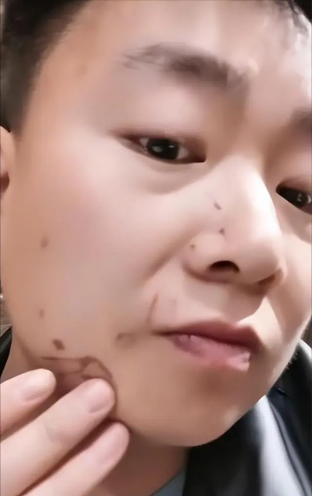 男网红合成与迪丽热巴亲吻视频,自称被粉丝找上门打了!这算不算“隔空猥亵”?