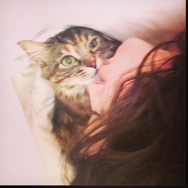 好莱坞性感女星恋情曝光！大胸毒舌颜绝美，网友：嫉妒她男友