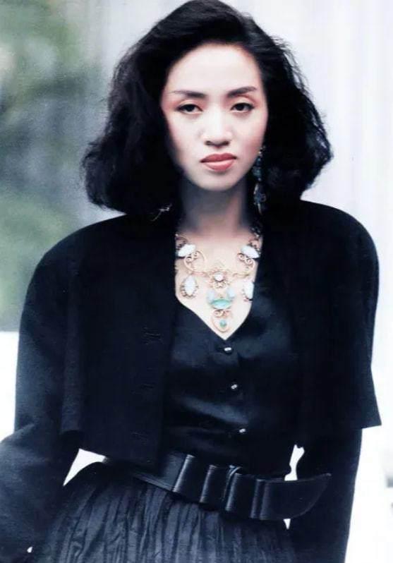 小眼睛、厚嘴唇，这些女星明明不符合大众审美，却个个美艳动人