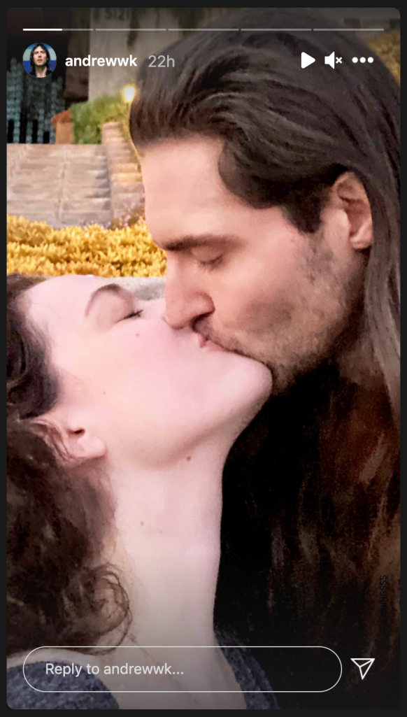 好莱坞性感女星恋情曝光！大胸毒舌颜绝美，网友：嫉妒她男友