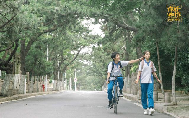 “全市统一款”深圳校服：和PRADA撞款，被博物馆收藏