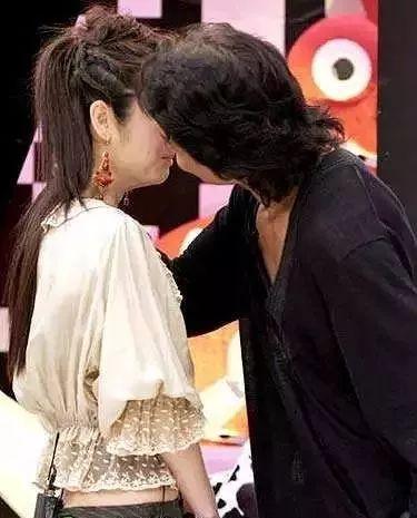 强吻、揩油、扒衣服?再大牌的女星也难逃“咸猪手”?