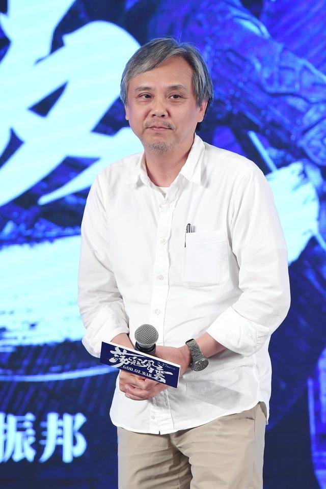 60岁香港导演陈嘉上老来得女生日公开喜讯，大赞30岁嫩妻善解人意