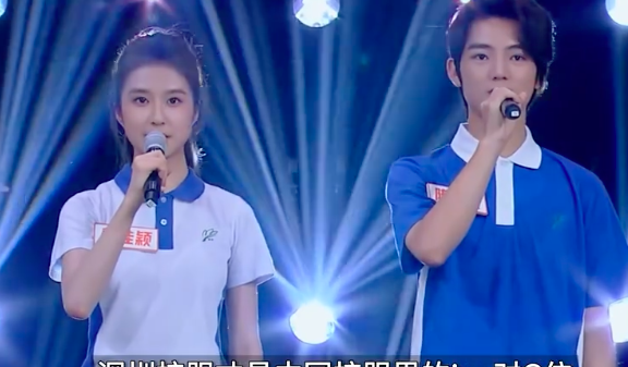 “全市统一款”深圳校服：和PRADA撞款，被博物馆收藏