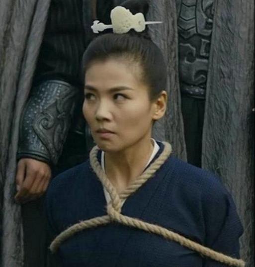 女明星被绑住的古装造型,张柏芝的太认真,刘亦菲的太狠了