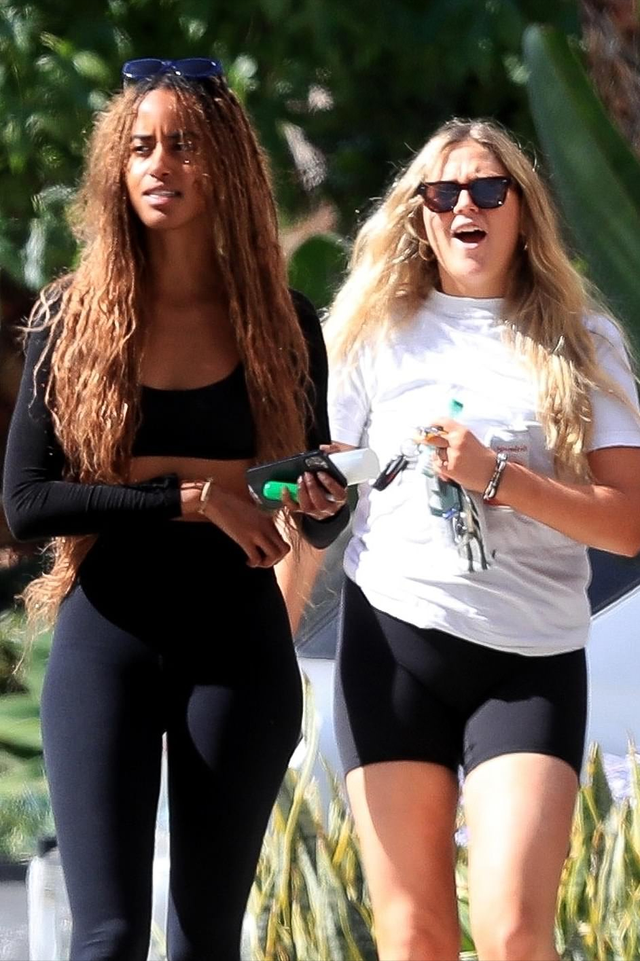 奥巴马24岁大女儿外出好吸睛!穿健身装堪比维密,超模气场太绝了