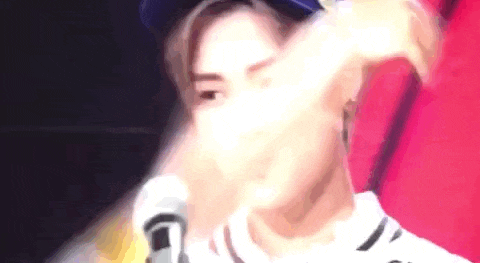 被揩油的十多位女星：有人被侵犯还要道歉，有人当场扇耳光还击