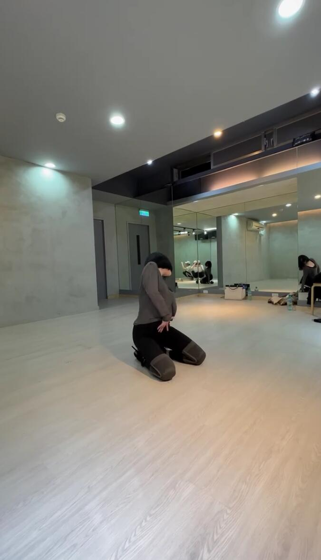 小S跳舞动作露骨,与绯闻舞蹈老师缠绵,摸男方屁股和裆部引热议