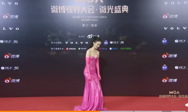 红毯夜，张天爱白裙惊艳，杨颖若隐若现，殷桃压轴女王范十足