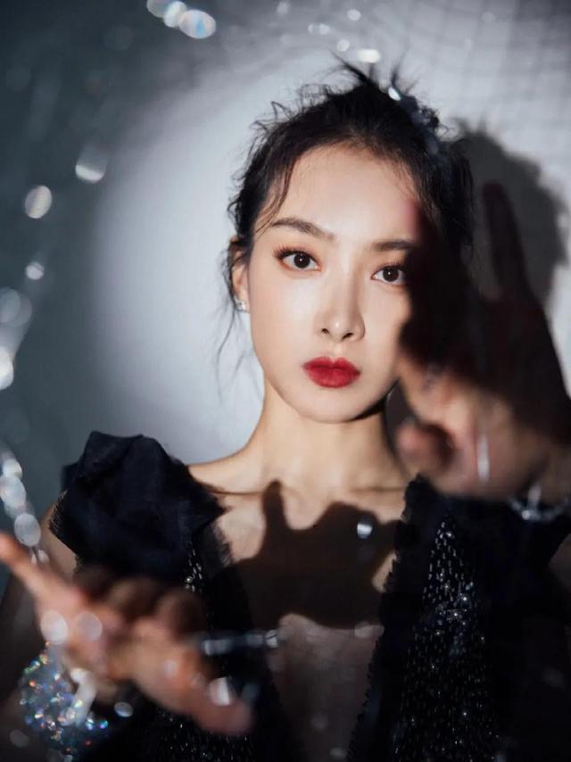 八位美女写真,风姿绰约小天仙,惊鸿一瞥清流溪,有你喜欢的吗?