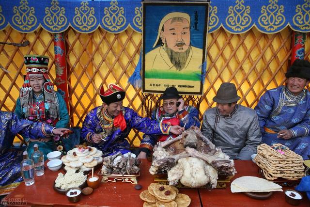 内蒙钱多，外蒙女多，为何蒙古女不嫁中国郎？