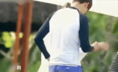 强吻、摸胸、掀裙底，这些男星究竟是真敬业，还是借戏揩油？