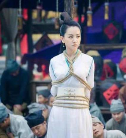 女明星被绑住的古装造型,张柏芝的太认真,刘亦菲的太狠了