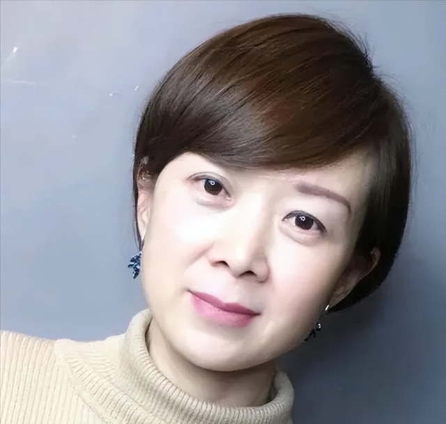 “挂耳短发”才是最适合40+女人的发型，看孙俪、袁泉你就明白了