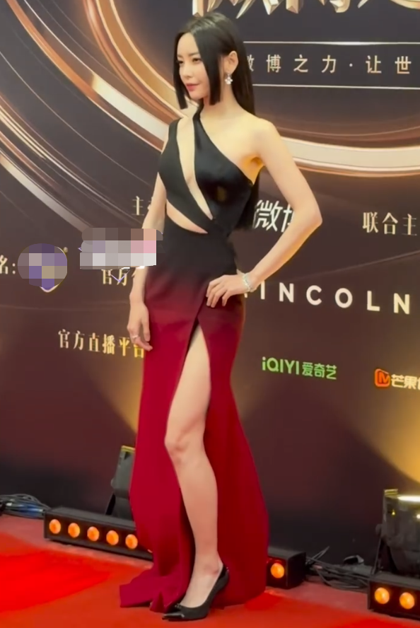 微博之夜女星生图：热巴杨紫惊艳，杨幂脸垮金晨干瘪，刘诗诗脸僵