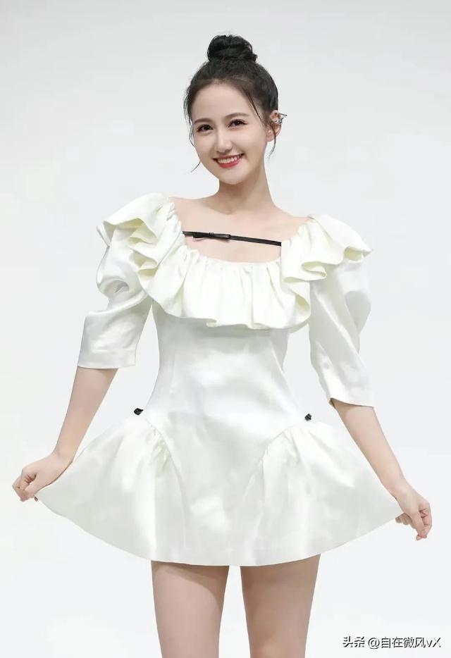 美女马萱,清新甜美,这笑容太治愈了