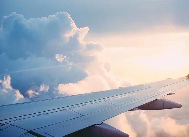 少女爱上老师不伦之恋，逃避婚姻堕下胎儿，治愈小说《催眠者》