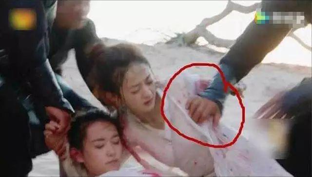 强吻、揩油、扒衣服?再大牌的女星也难逃“咸猪手”?