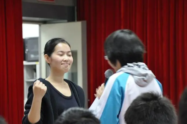 女生姓“关”从未被老师点名，只因名字太特别，怕学生哄堂大笑