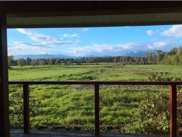 年轻的中国美女买下温哥华243亩的农场，从此过上了农场主的生活