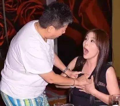 强吻、揩油、扒衣服?再大牌的女星也难逃“咸猪手”?