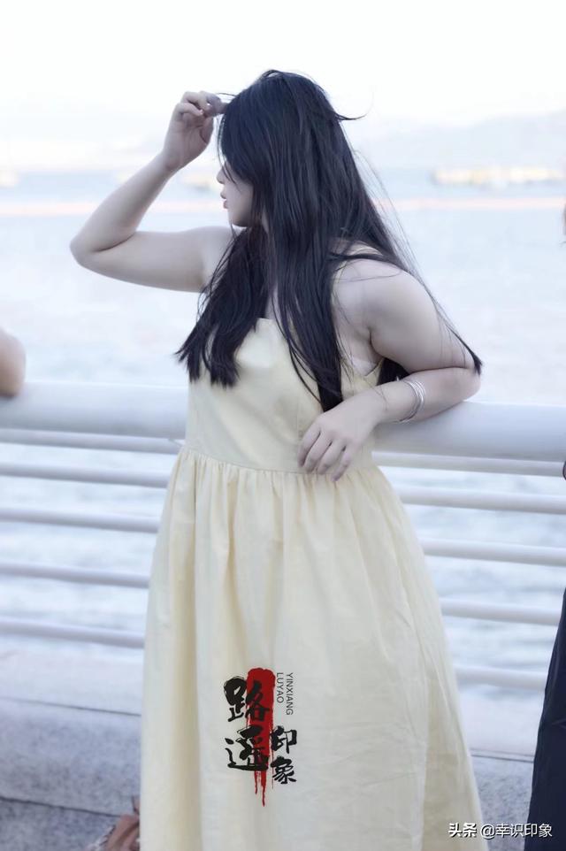 纪实人像:深圳海上世界抓拍吊带长裙气质漂亮美女