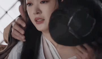 强吻、摸胸、掀裙底，这些男星究竟是真敬业，还是借戏揩油？