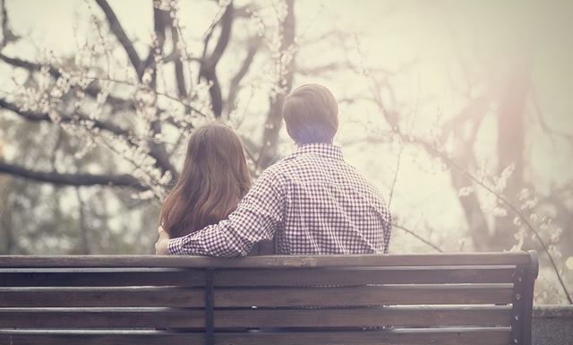 美女贪官金英丽,与3位富商共同交往,为方便包里常备“计生用品”