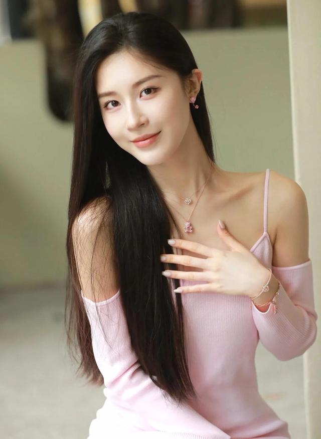 长相甜美的江南美女，气质出众