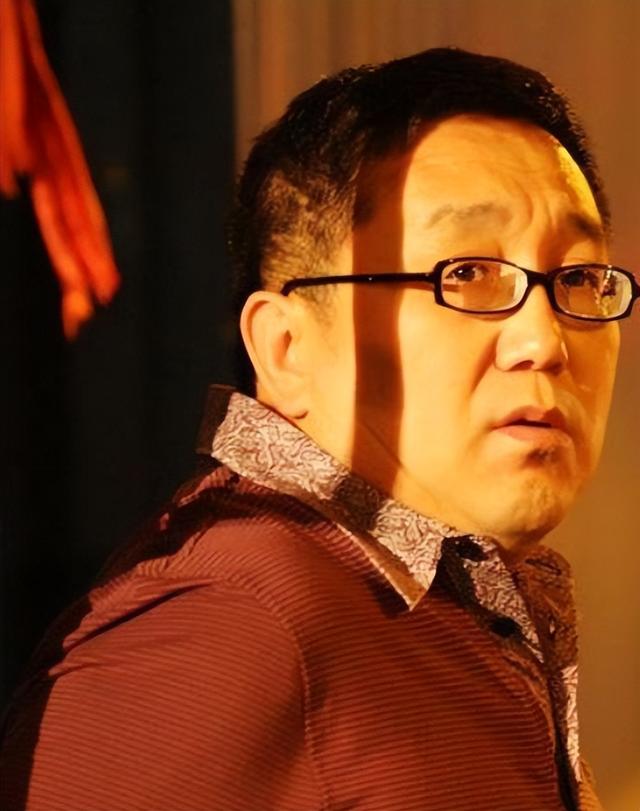 演员句号：再婚娶小11岁妻子，让丧子的岳父母不再流泪