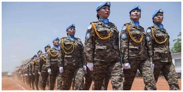 蒙古国，美女性感独立，6万单身母亲独自养家，男人却在拿酒买醉