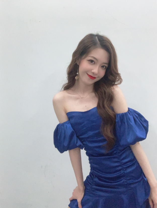 LOL：三语美女主持—希然