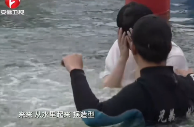 多少人惨遭大学舍友报名《男生女生向前冲》？