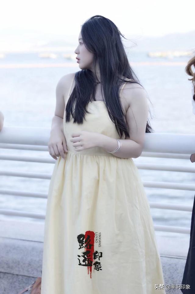 纪实人像:深圳海上世界抓拍吊带长裙气质漂亮美女