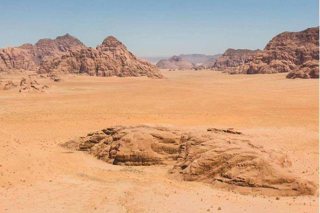 2003年，新疆罗布泊出土古楼兰美女干尸，复原容貌后，超众多女星