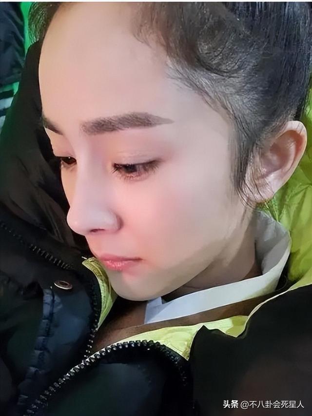 眼袋、胸下垂、胖成球，这些“不体面”的怀孕女星，才是人间真实