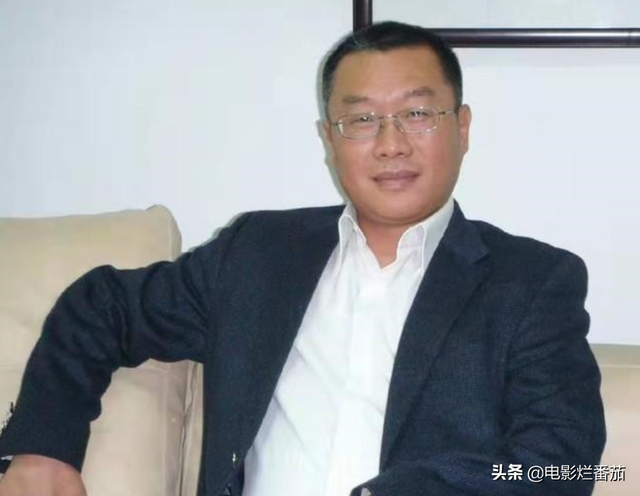 美女作家58岁总裁老公被曝出轨女下属，聊天记录露骨，简直毁三观