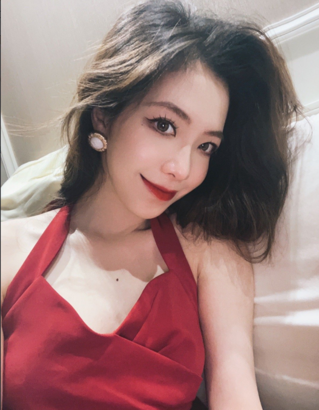 LOL：三语美女主持—希然