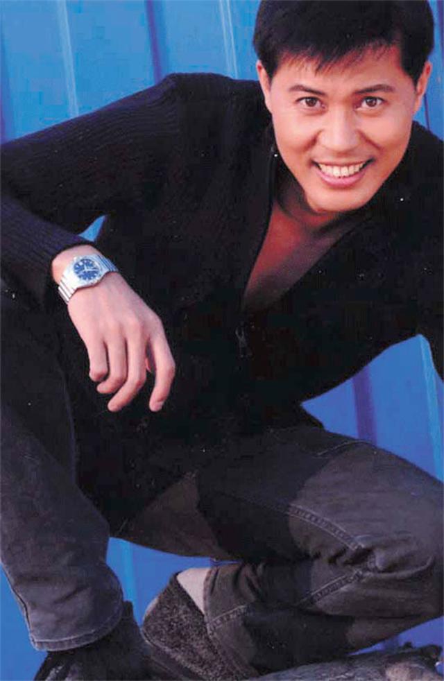 佟瑞欣获上影集团“优秀干部”表彰，他是演员剧团团长，妻子夏菁