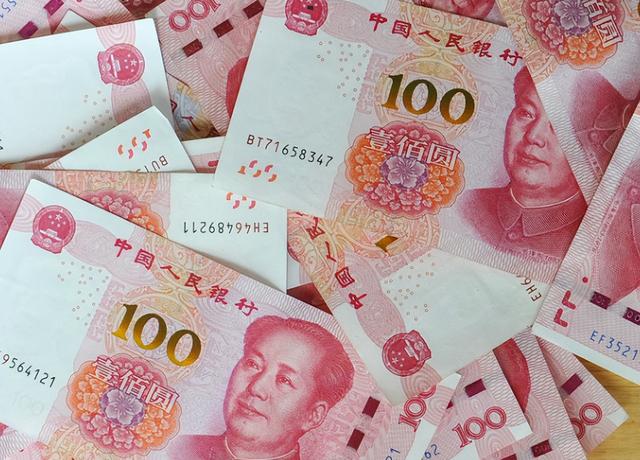 美女贪官金英丽,与3位富商共同交往,为方便包里常备“计生用品”