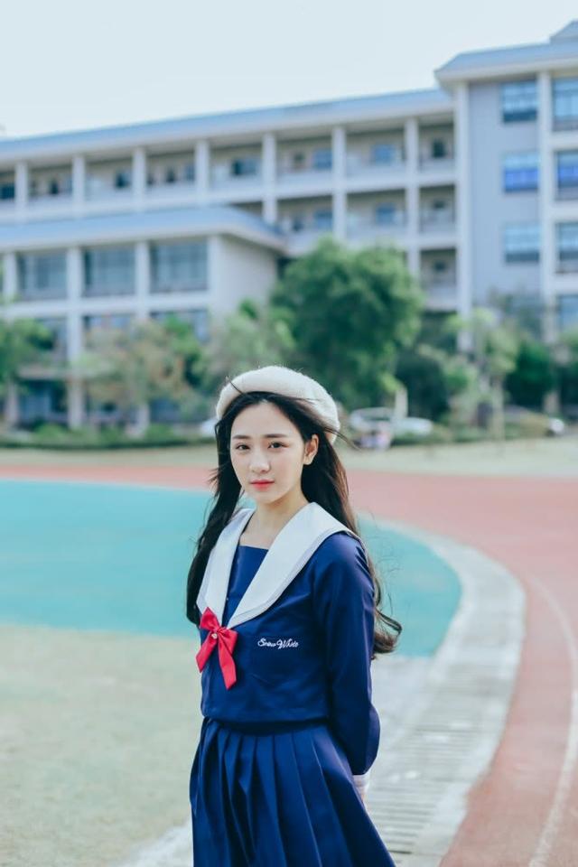 天使的容颜魔鬼的身材,清纯女孩校园制服尽显诱惑