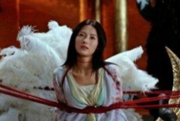 女明星被绑住的古装造型,张柏芝的太认真,刘亦菲的太狠了