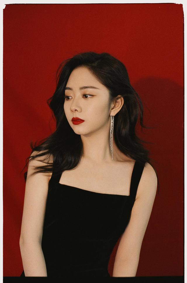 八位美女写真,风姿绰约小天仙,惊鸿一瞥清流溪,有你喜欢的吗?