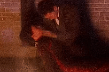 强吻、摸胸、掀裙底，这些男星究竟是真敬业，还是借戏揩油？