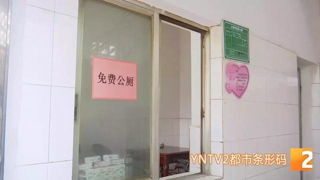 尴尬！无死角超清晰，女厕门口镜子暴露个人隐私，记者实地探究竟